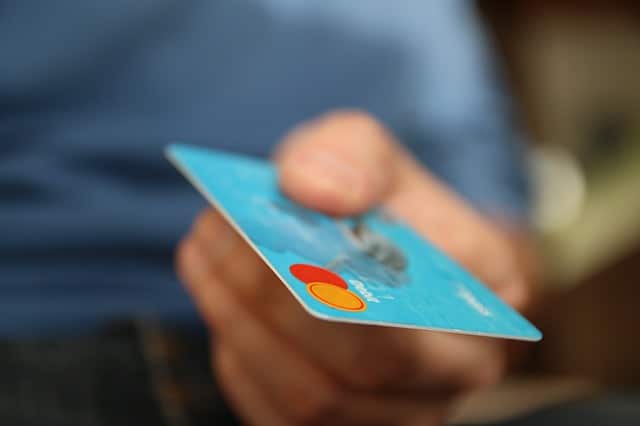 Bankerna använder dina transaktioner mot dig